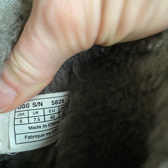 Womens Ugg boots - Picture 5 of 5